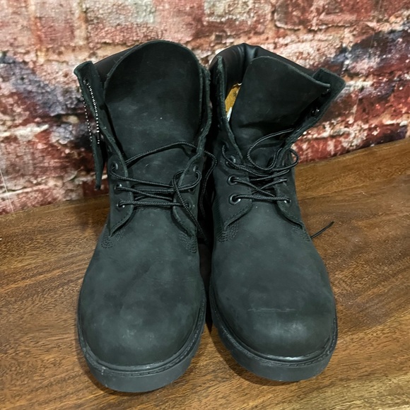 PREOWNED TIMBERLAND 6” WATERPROOF BOOTS IN ALMOST NEW CONDITION - Picture 2 of 10